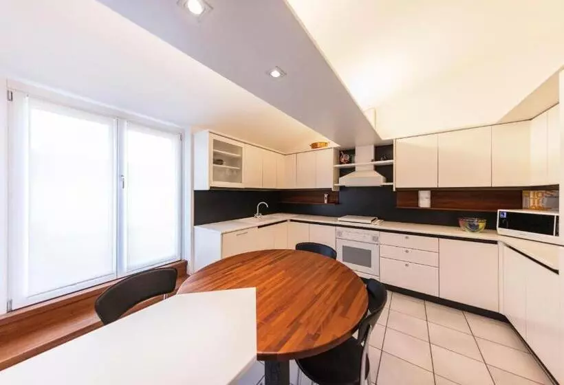 1 Bedroom Apartment Lake View, Centrale