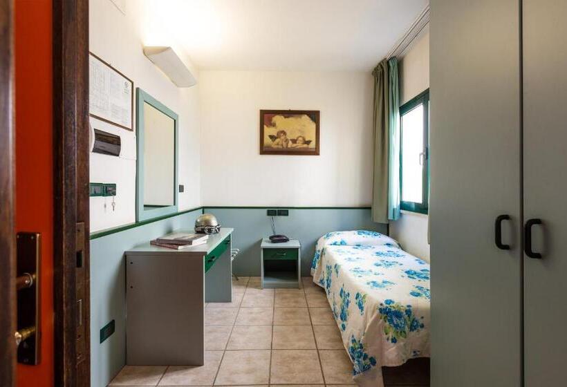 Номер Стандарт Индивидуальный, Franco Antonelli