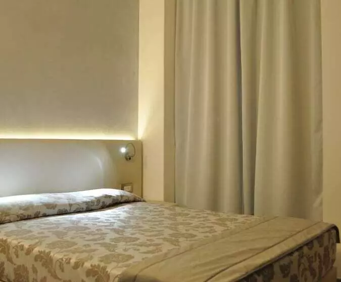 اتاق اکونومی, Garibaldi