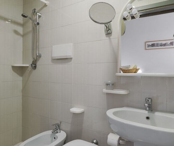 经典四人房间, Garibaldi