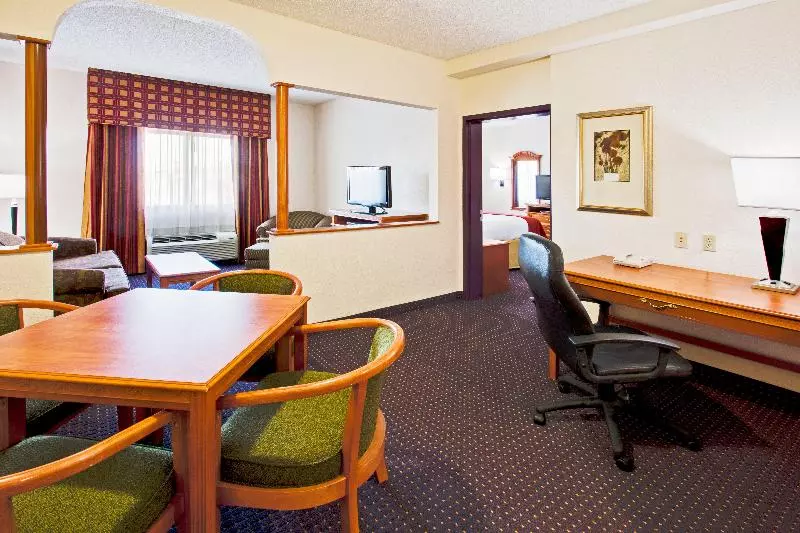 キングサイズベッドのスイートルーム, Holiday Inn Express And Suites Fort Lauderdale Airport West, An Ihg