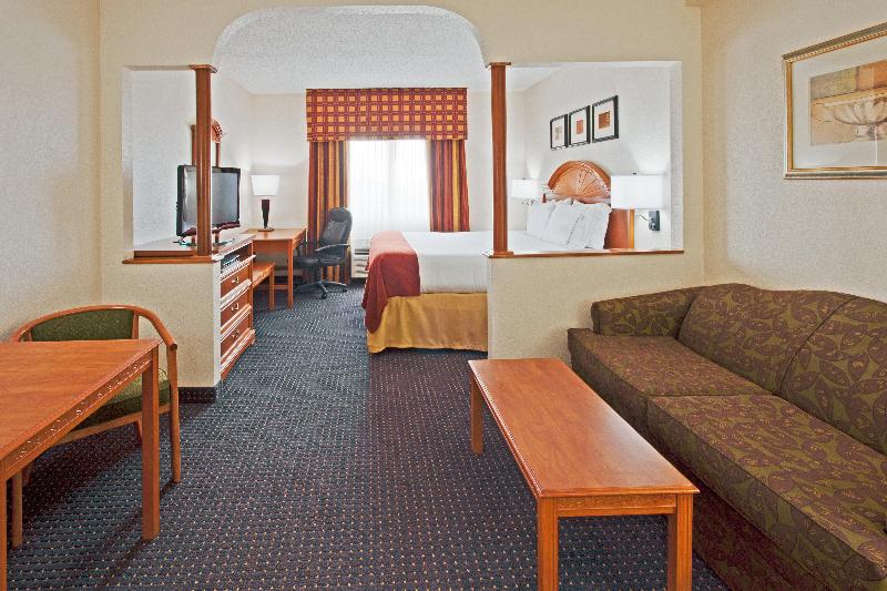 스위트 킹사이즈 침대, Holiday Inn Express And Suites Fort Lauderdale Airport West, An Ihg