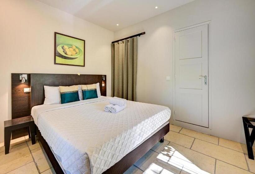 Семейный Номер, Hostellerie Le Paradou