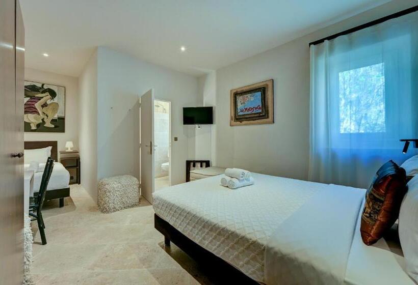 Номер Стандарт Трехместный, Hostellerie Le Paradou