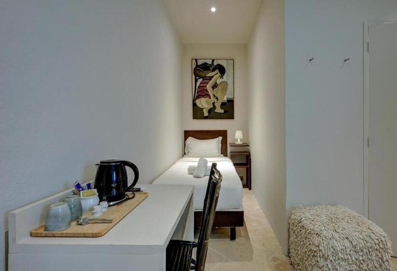 Номер Стандарт Трехместный, Hostellerie Le Paradou