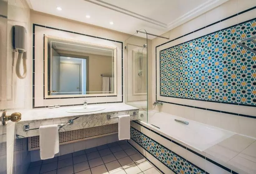 اتاق استاندارد با چشم‌انداز دریا, Iberostar Waves Averroes