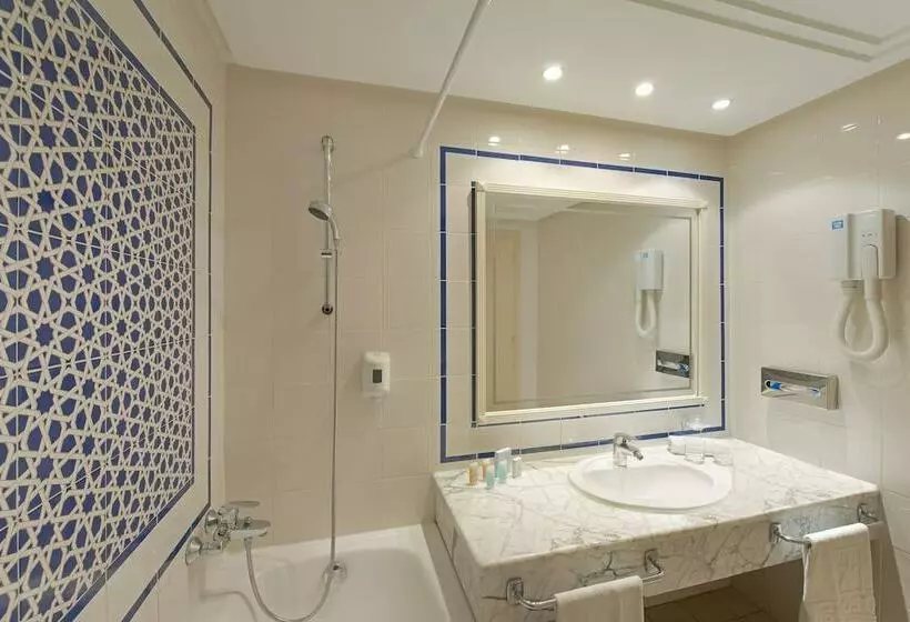 اتاق استاندارد با چشم‌انداز دریا, Iberostar Waves Averroes
