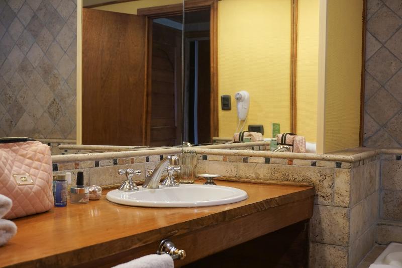 חדר סטנדרט, Los Nires