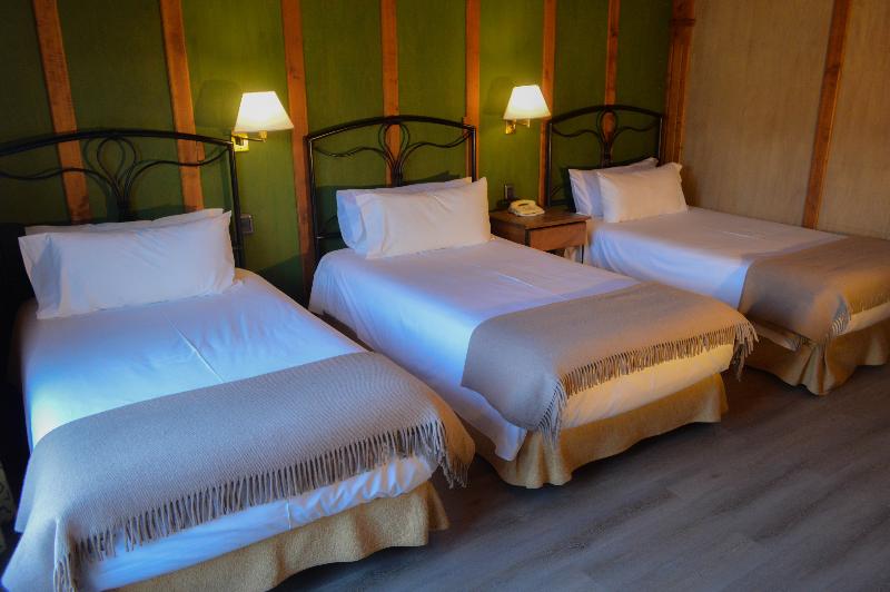 חדר סטנדרט לשלושה, Los Nires