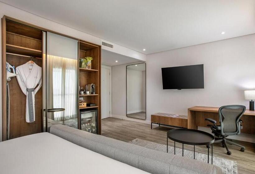 اتاق پریمیوم با بالکن, Melia Jardim Europa