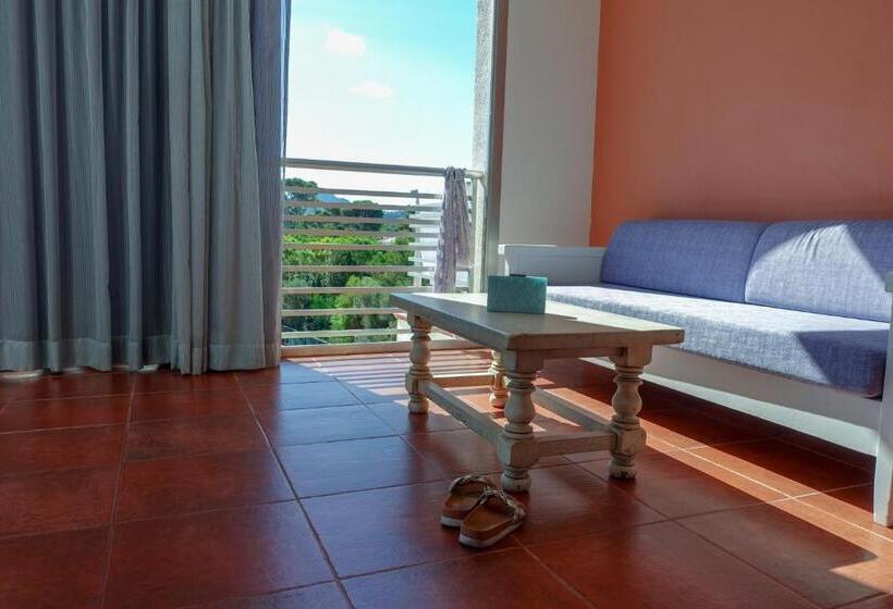 带阳台标准四人间, Na Forana