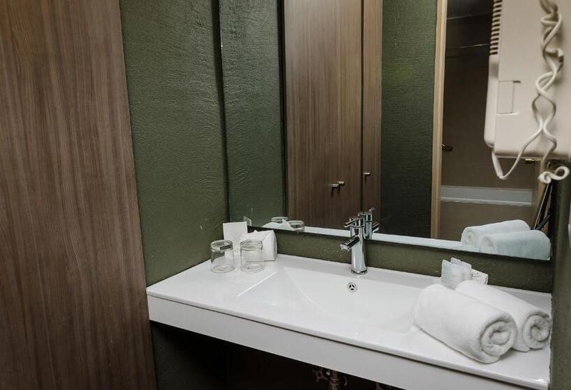 标准工作室, Terrado Club