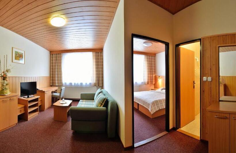 جناح عائلي, Horsky Hotel Mnich