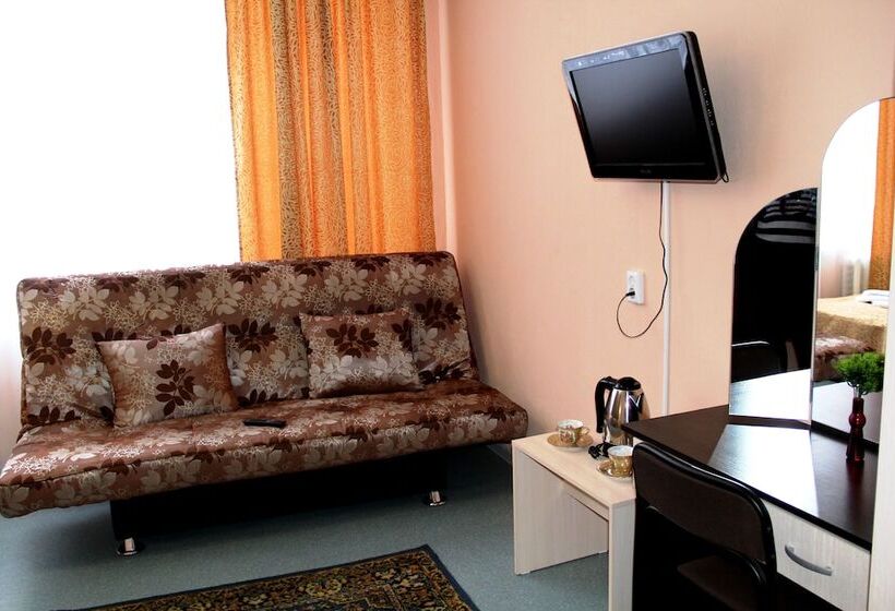 اتاق استاندارد سه نفره, Oasis Hotel   Hostel
