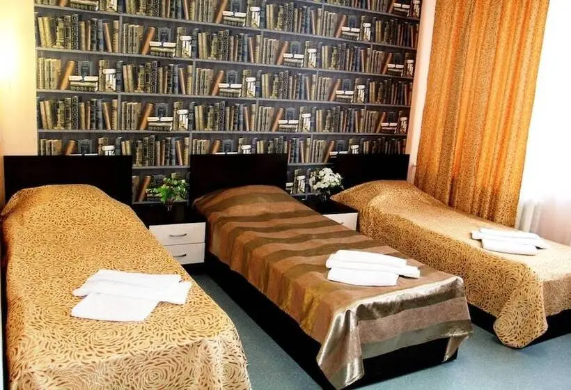اتاق استاندارد سه نفره, Oasis Hotel Hostel