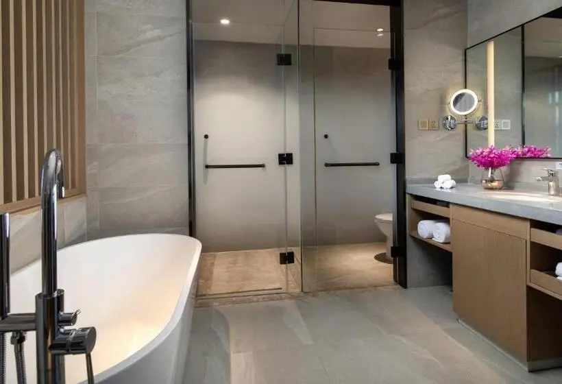 キングサイズベッドのスイートルーム, Holiday Inn Batang, An Ihg