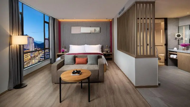 キングサイズベッドのスイートルーム, Holiday Inn Batang, An Ihg