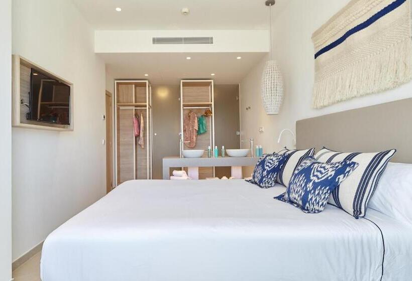 2 Bedrooms Suite Sea View, Can Salia