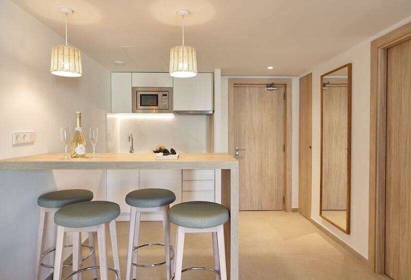 2 Bedrooms Suite Sea View, Can Salia