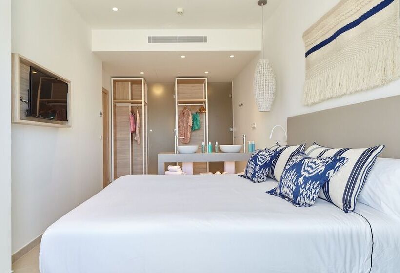 2 Bedrooms Suite Sea View, Can Salia