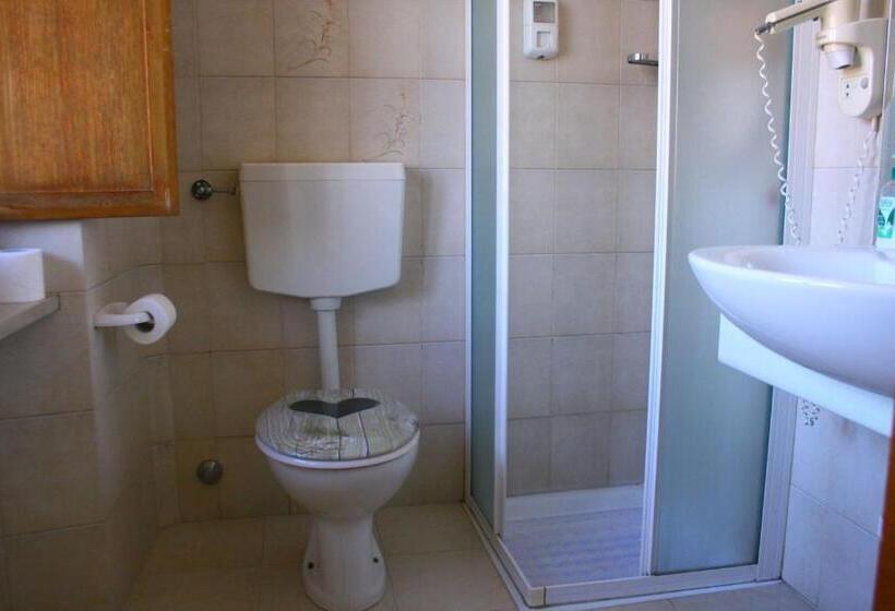 스탠다드 트리플 룸, Albergo Vecchio Pavone