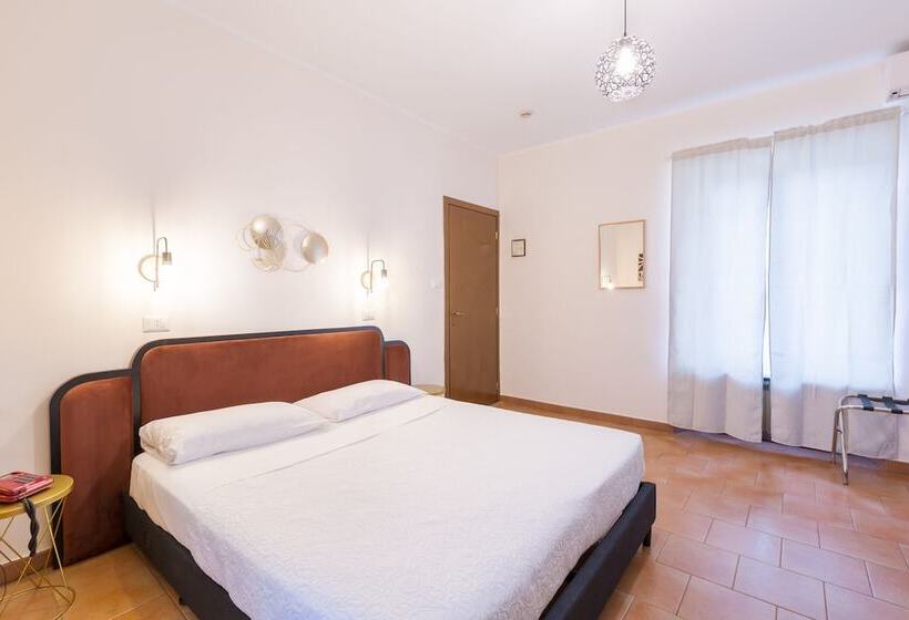 غرفة قياسية ثلاثية, Castello