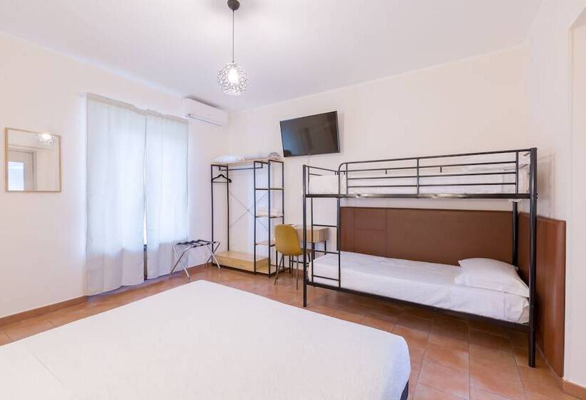 غرفة قياسية ثلاثية, Castello