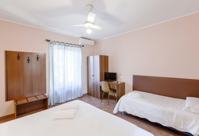 غرفة قياسية ثلاثية, Castello