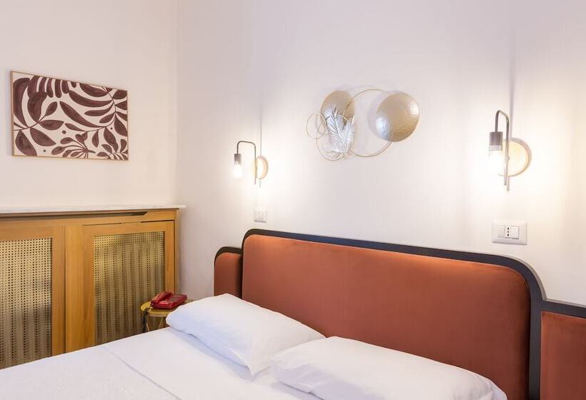 غرفة قياسية ثلاثية, Castello