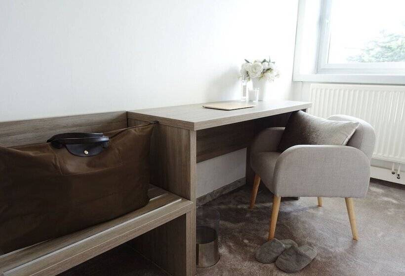 标准间, La Chaumette