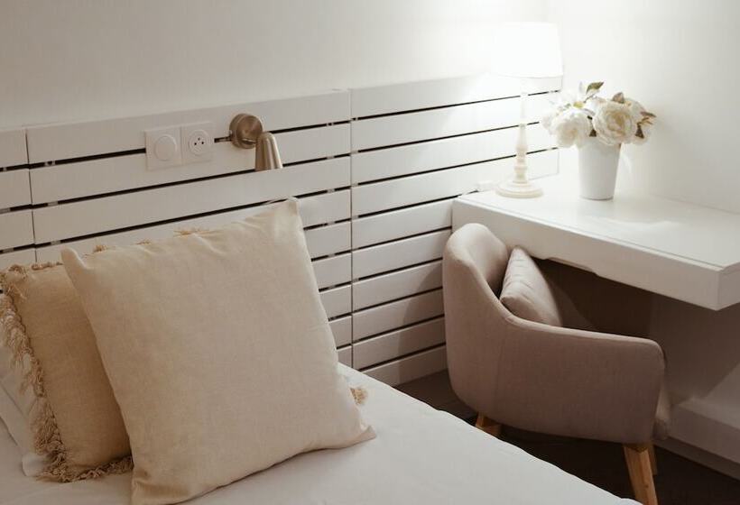 标准三人间, La Chaumette