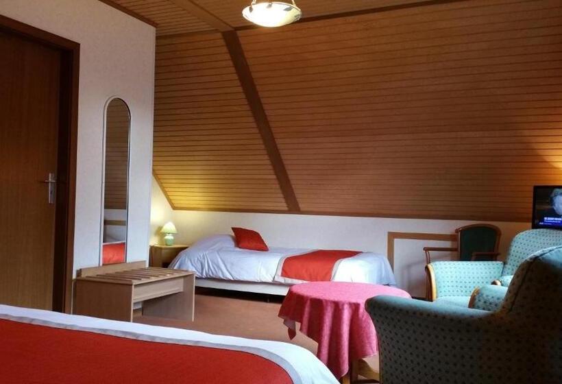 غرفة قياسية ثلاثية, Logis   Hotel Restaurant La Sapinière