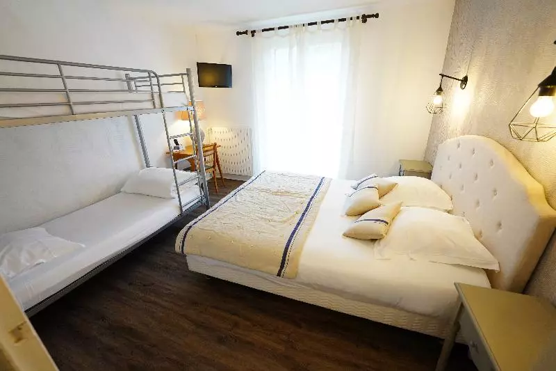 スタンダード４人部屋, Logis Hôtel Le Griou