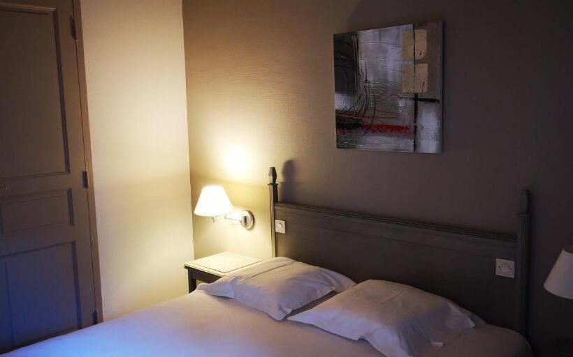 آپارتمان یک خوابه با دری مشترک که هال را جدا می کند., Logis Hôtel La Grassinais Saint Malo