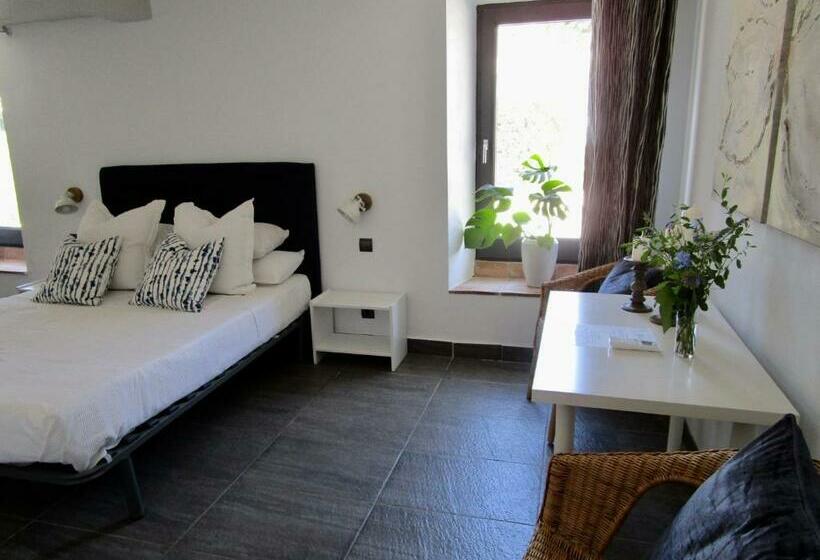 חדר משפחתי, Casa Pura Vida