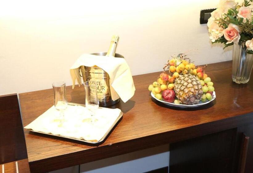 标准三人间, Centrale