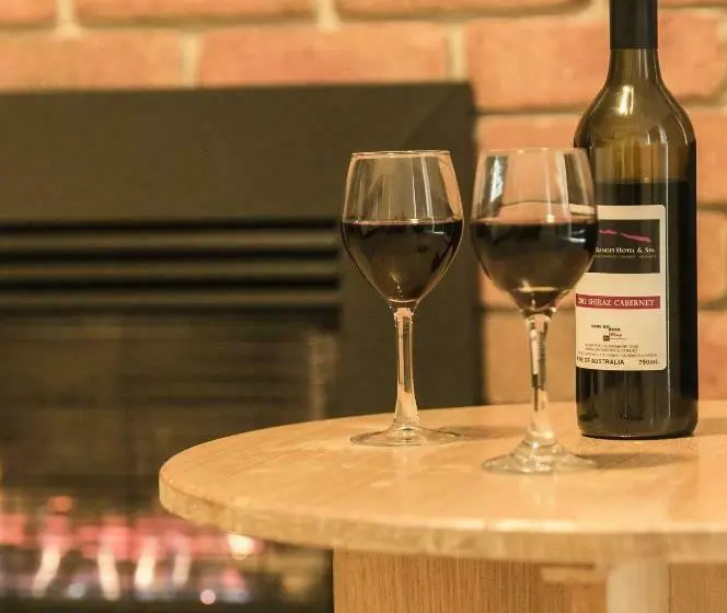 キングサイズベッドのスタンダードルーム, Macedon Ranges Hotel & Spa