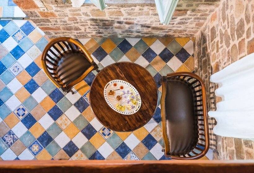 オーシャンビュースイート, Palaeopoli Villas