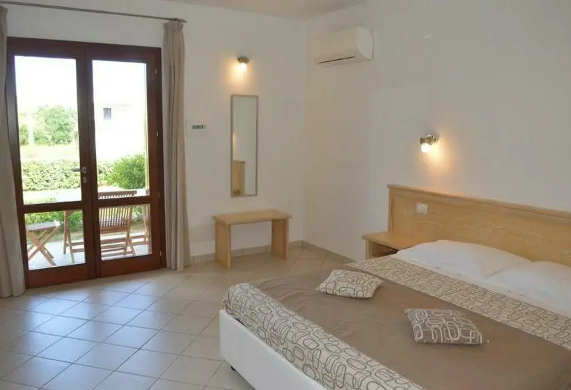 اتاق استاندارد سه تخته با چشم‌انداز باغ, Guest Rooms Affittacamere