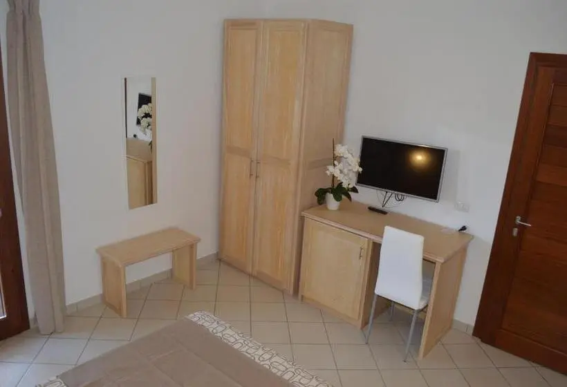 اتاق لوکس با بالکن, Guest Rooms Affittacamere