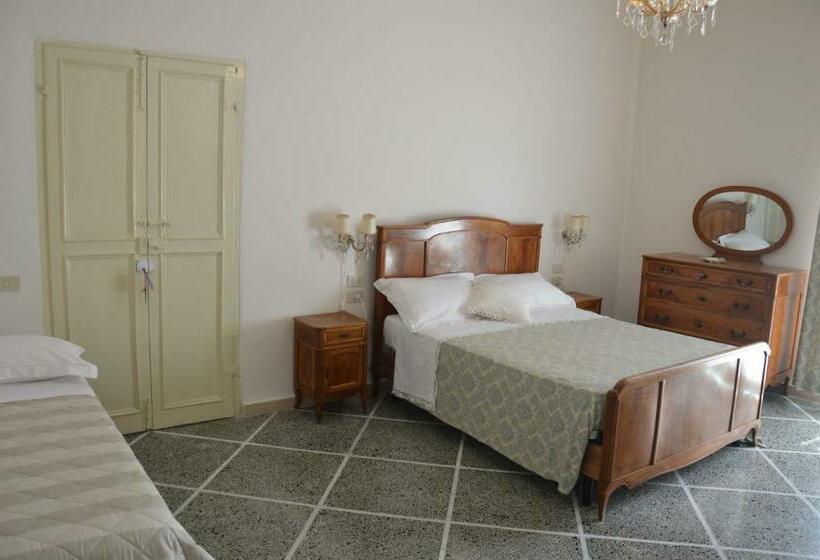 غرفة قياسية ثلاثية حمام مشترك, Casa Ciri Bed & Breakfast