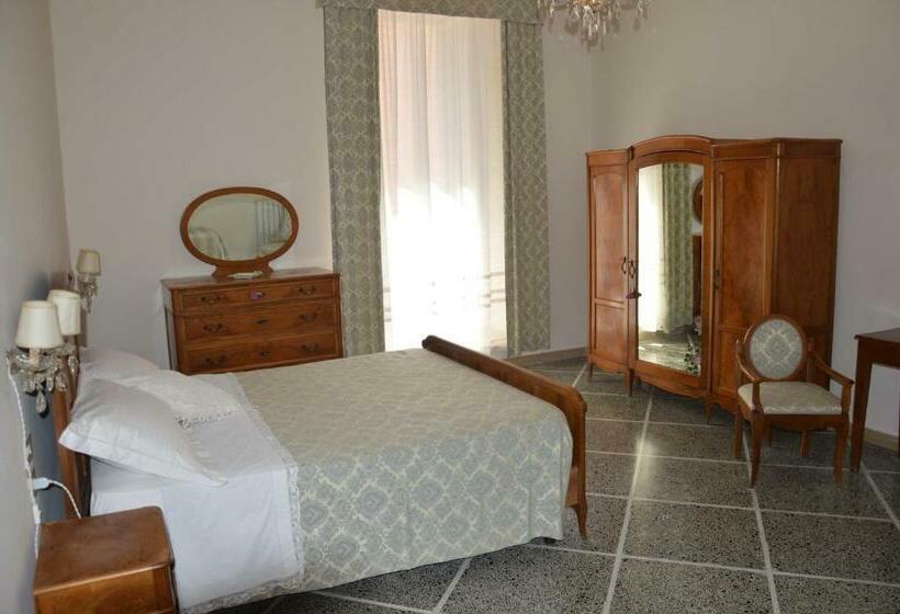 غرفة قياسية ثلاثية حمام مشترك, Casa Ciri Bed & Breakfast