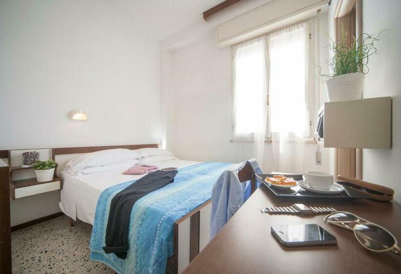 غرفة قياسية فردية, Bologna