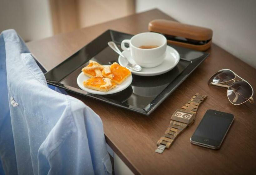 غرفة قياسية فردية, Bologna