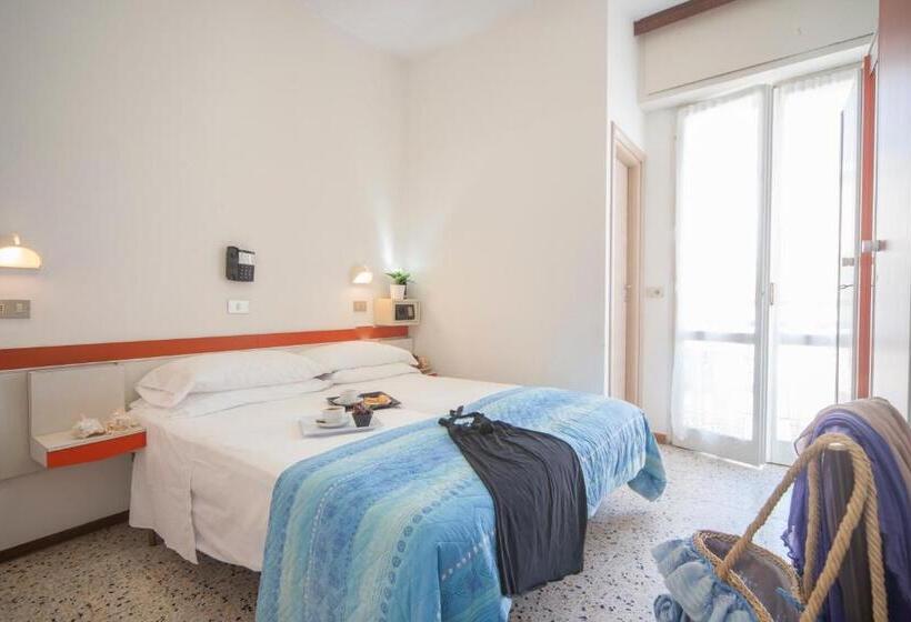 اتاق استاندارد چهار تخته, Bologna