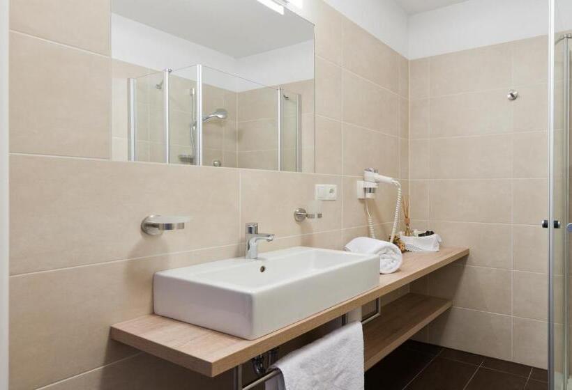 דירת חדר סופריור, Mountain Residence Montana