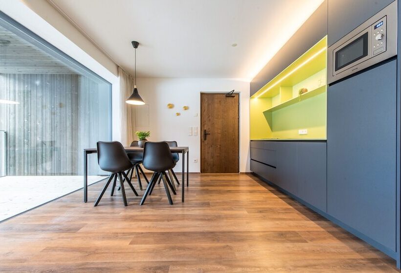 סטודיו דלוקס, Mountain Residence Montana