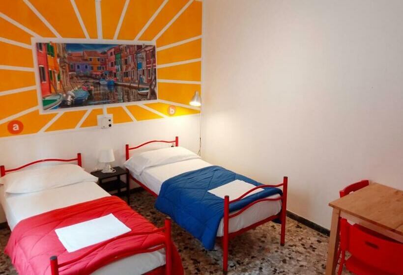 اتاق استاندارد با سرویس بهداشتی مشترک, Ostello S. Fosca   Cpu Venice Hostels