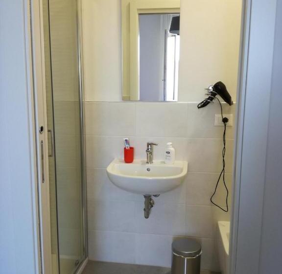 اتاق استاندارد, Mambo Suites