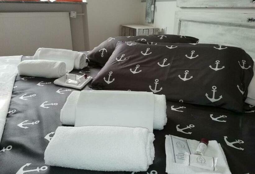 Номер Стандарт Четырехместный Совместный Санузел, Good Morning Shopping